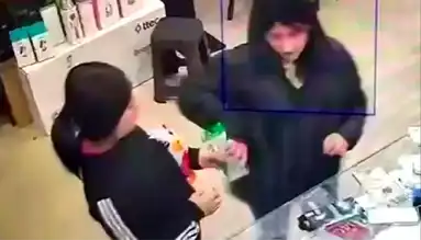 Arnavutköy'de Hırsızlık: Telefon Kılıfı ve Akıllı Saat Çalındı