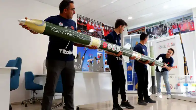 Öğrenciler TEKNOFEST'te Roketleriyle Birinci Oldu